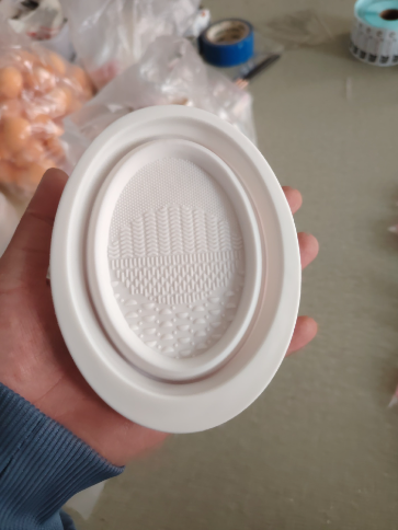 Silicone Makeup Brush Cleaning Bowl and Scrubber (1PC)