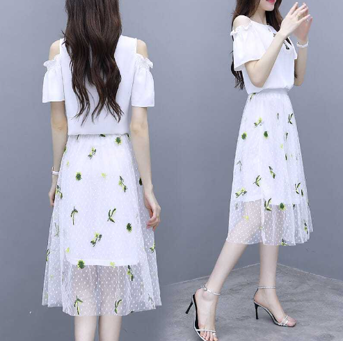 Floral Mesh Long Top and Skirt Set for a Slim Look