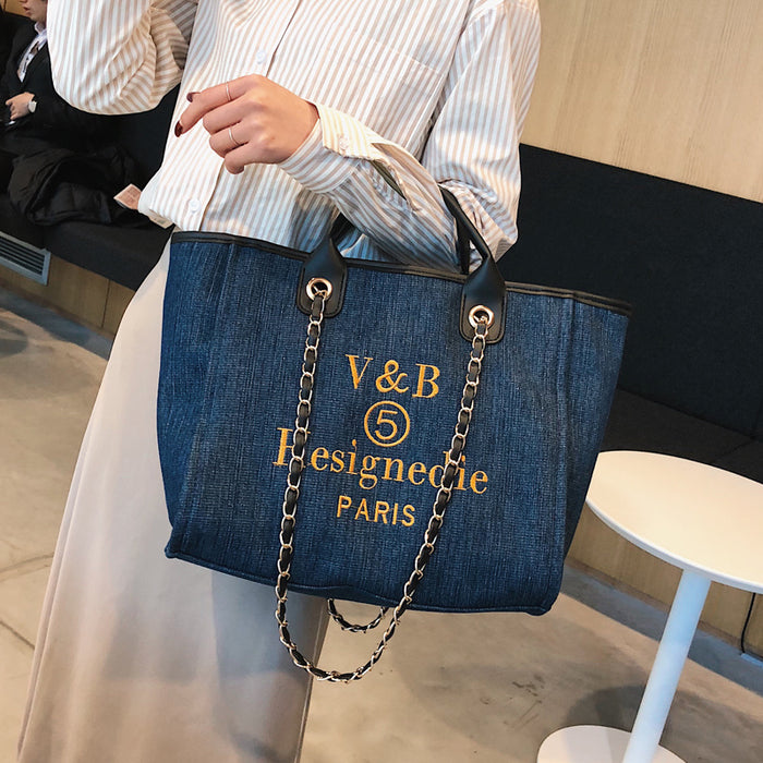 Canvas tote bag for travel and everyday use