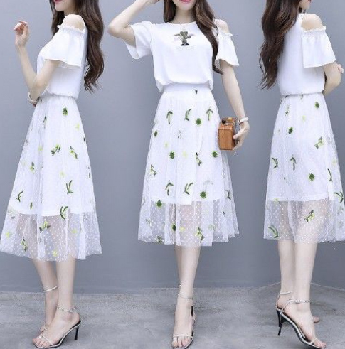 Floral Mesh Long Top and Skirt Set for a Slim Look