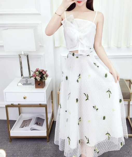 Floral Mesh Long Top and Skirt Set for a Slim Look
